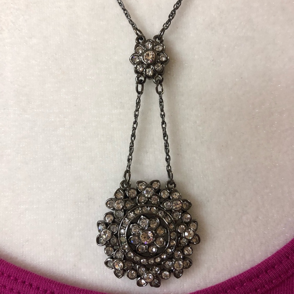 Flower Rhinestone Necklace - Picture 3 of 9